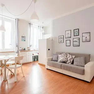 Apartment Mazzini 12, Elegant Central Apartment With Free Private Garage 800 M, Air Conditioning, Wi-Fi, Just 100 M From The Public Beach, Rapallo